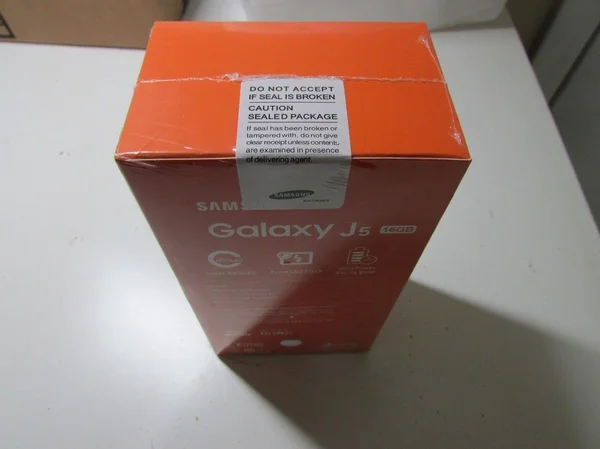 Samsung Galaxy S5 G900W8 - 16 GB - Charcoal Black - Unlocked - GSM - Canadian Import