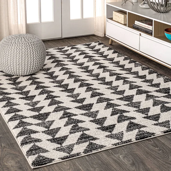 Jonathan Y Aisha Moroccan Triangle Geometric Area Rug - Cream & Black